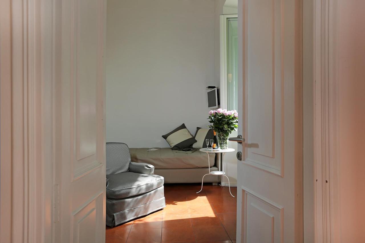 Domus Croce Bed & Breakfast Рим Екстериор снимка